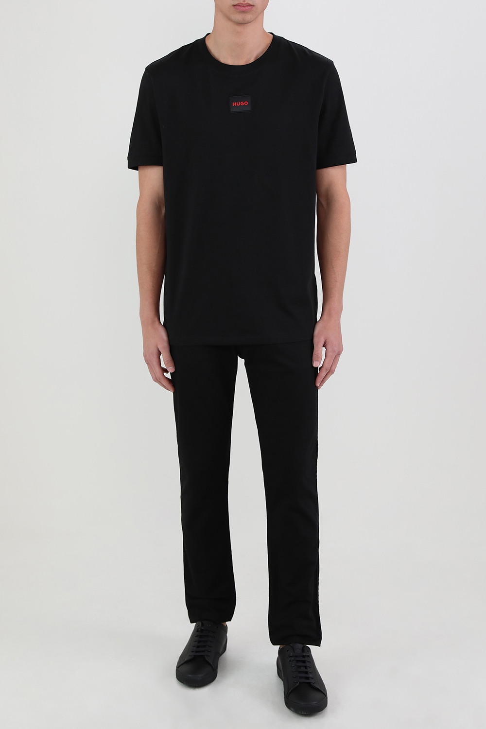 חולצת טי עם פאץ'